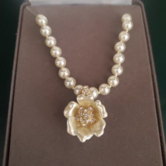 Nolan Miller Glamour Collection Simulated Pearl Necklace and Flower Enhancer NIB - Picture 2 of 8